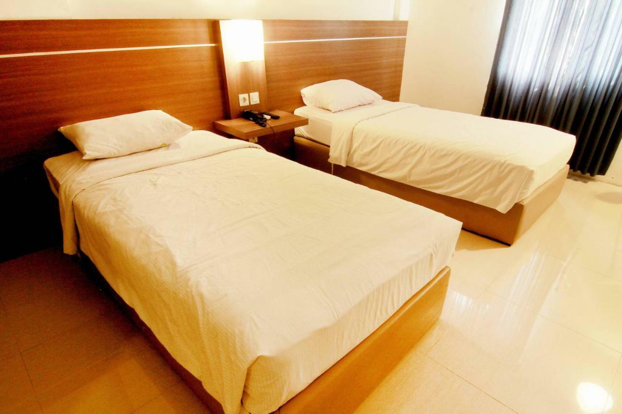 Alzara Hotel Syariah Wonosari Buitenkant foto